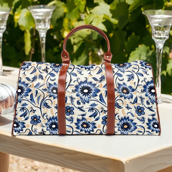 Blue Floral Pattern Waterproof Travel Bag - Elegant  display picture 2