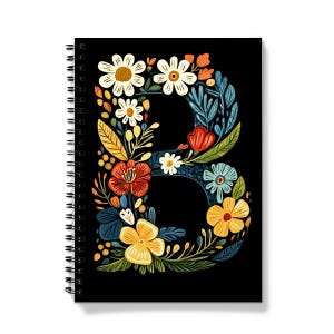 Caderno com a letra B | Design floral da letra B | Encadernação espiral | 60 folhas pautadas (120 páginas) | Diário A5 personalizado | Papel de qualidade 90g/m²