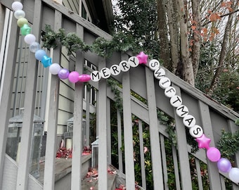 TAYLOR SWIFT SWIFTMAS Friendship Bracelet Garland