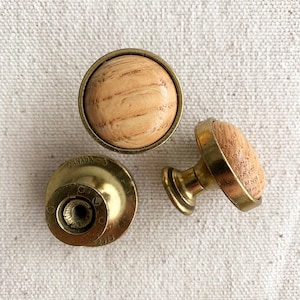 Gałka do szuflady z mosiądzu w stylu vintage, NOS, kolor ciepłego dębu, MCM | Cena za sztukę