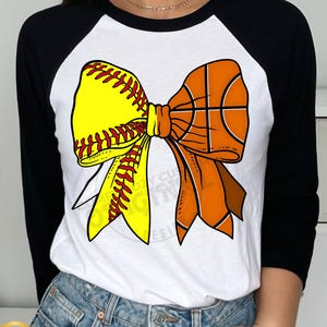 Lazo dividido de coqueta PNG/Lindos diseños de camisetas de baloncesto y softbol para el día del juego/Lazo de mamá de ambos png/impresión dtf/media pelota blanda/vibes png/Comercial