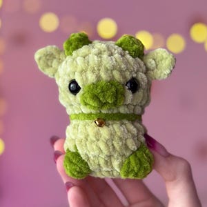 Mini vaca de matcha com laço verde - Vaquinha de pelúcia de crochê minúscula, brinquedo de bolso super macio
