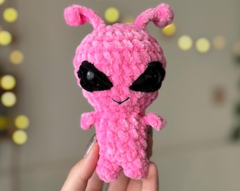 Peluche extraterrestre rosa de ganchillo: Monstruo espacial amigurumi hecho a mano