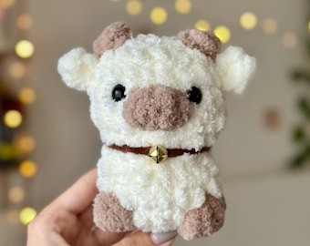 Vaca de peluche suave de color beige y marrón: adorable animal de peluche de ganchillo con collar de cascabel, juguete de vaca kawaii, acogedor peluche de animal de granja.