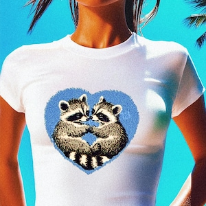 Vintage 90s Raccoon Graphic Tee, Cute Raccoons Graphic Tee, Raccoon Lover Gift, Boho Shirt, Trash Cats Shirt, Wildlife Shirt, Raccoon Gift imagen 4