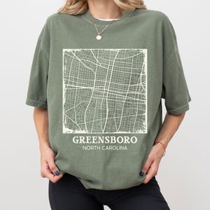 T-shirt unisexe teint en pièce carte de Greensboro en Caroline du Nord, chemise Greensboro NC, chemise City Pride, chemise carte vintage, cadeau Greensboro NC