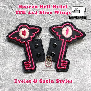 Op de afbeelding: Twee zwarte en roze sleutel-vormige schoenbedels met vleugels. De bedels zijn ontworpen voor 4x4 inch schoenveters. De tekst "Heaven Hell Hotel" en "ITH 4x4 Shoe Wings" is zichtbaar in de afbeelding. De afbeelding bevat ook de tekst "Machine Embroidery Digital Download".