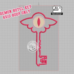 Pode incluir: Um desenho de chave bordada rosa com um olho no centro. A chave tem um topo decorativo com formas de asa. O texto na parte superior diz "DEMON HOTEL KEY 6X10 HOOP ONLY". Um download digital de bordado à máquina.
