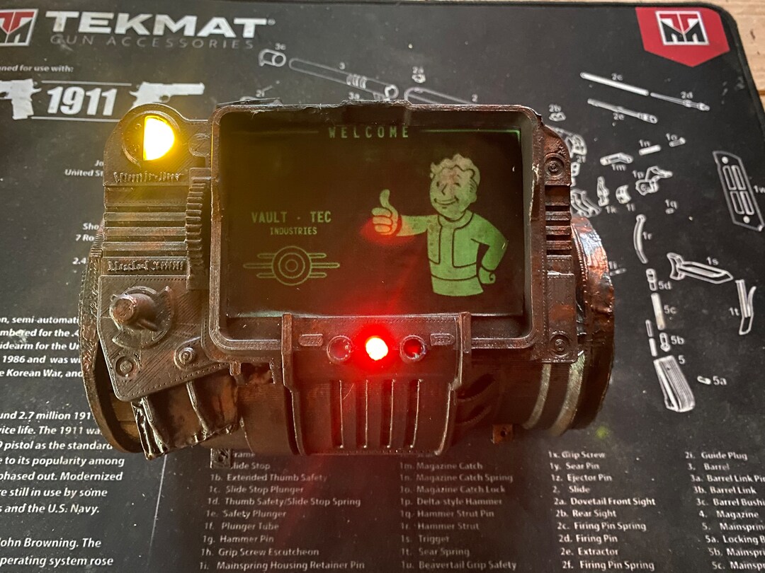 Wearable Pip Boy 3000 - Etsy 日本