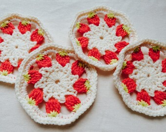 Sottobicchieri all'uncinetto fragola rosa brillante con sfondo bianco / Set di 4 sottobicchieri all'uncinetto fatti a mano
