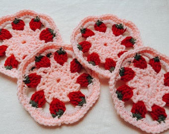 Sottobicchieri all'uncinetto alla fragola con sfondo rosa / Set di 4 sottobicchieri all'uncinetto fatti a mano