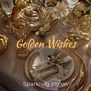 Puede incluir: Una mesa de Navidad dorada y blanca con un anillo de servilleta dorado, cubiertos dorados y una servilleta blanca. La mesa está decorada con flores blancas y adornos dorados. El texto "Golden Wishes" y "Sparkling joy on Christmas day" está escrito en la mesa.