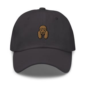 Bonita gorra de papá caniche. Regalo para los amantes de los perros caniches. Gorra de béisbol de algodón bordada. Varios colores. Unisex para él y para ella.