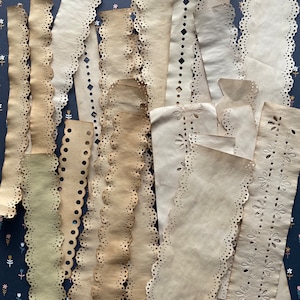 Strisce di carta con bordi tinti di caffè e tè per scrapbooking, diari spazzatura e lavori di carta