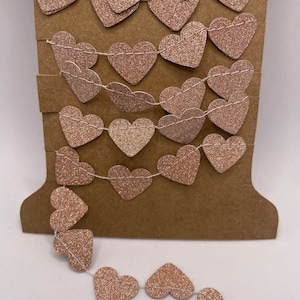 Ghirlanda di stamina in miniatura fatta a mano con cuoricini glitterati, bandiere per diario, creazione di cartoline per abbellimento della casa delle bambole, decorazioni effimere per diario