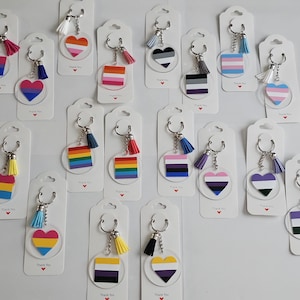 Porte-clés en acrylique Drapeau de la fierté LGBTQ+ - Motif coeur ou drapeau