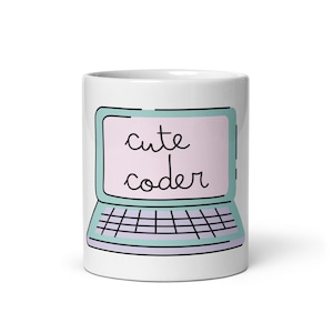 Può includere: Tazza in ceramica bianca con un design di laptop di cartone animato. Lo schermo del laptop dice "cute coder" in scrittura nera.