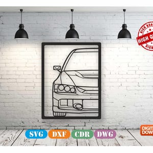 Może przedstawiać: Czarno-biała liniowa ilustracja przodu samochodu, w tym reflektorów, grilla i zderzaka. Obraz jest umieszczony w czarnym prostokącie i umieszczony na tle białej ceglanej ściany.