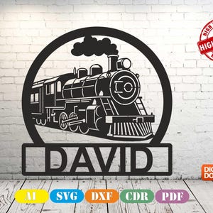 Peut inclure: Silhouette noire et blanche d'un train avec le nom "DAVID" découpé en dessous. Le train est à l'intérieur d'un cercle, avec un sceau "Haute qualité" dans le coin supérieur droit. Téléchargement numérique disponible.