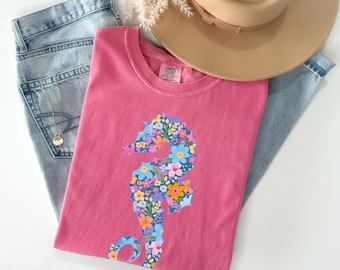 Preppy Summer Floral Seahorse Comfort Colors Shirt Cruise Shirts Trendy Beach T-Shirt Summer Vacation Tee Vacay Shirt Beachy Flower Tee