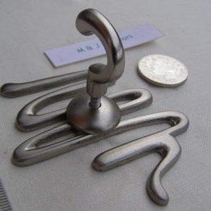 Squiggle Large Tieback Hook
