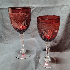 Cristal D&#39;arques-Durand Antique Ruby Goblet - Set of 2