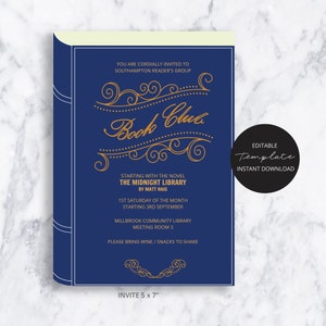 Peut inclure: Une invitation de club de lecture bleu marine avec du texte dor&eacute; et des ornements d&eacute;coratifs. L'invitation indique "Book Club" et liste le roman "The Midnight Library". L'invitation mesure 12,7 x 17,8 cm.