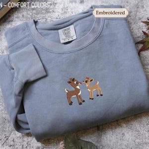 Rudolph en Clarice geborduurd kersttrui met ronde hals, bijpassende stellen, comfortabele kleuren