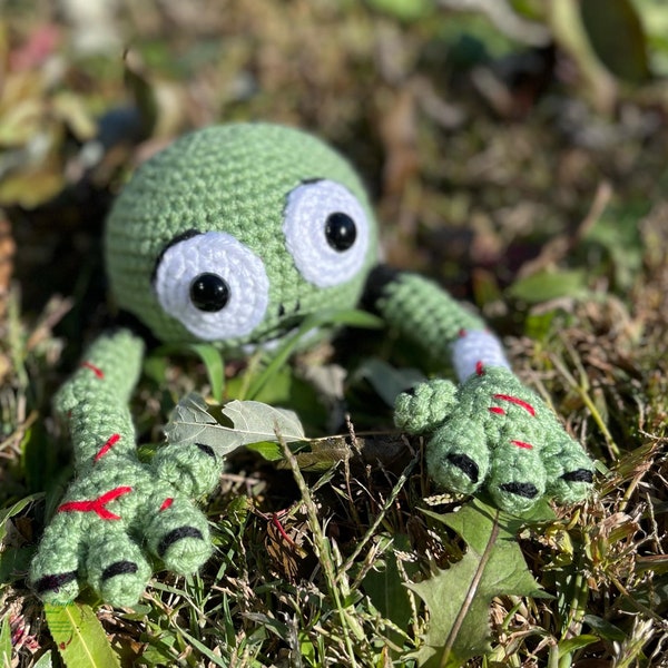 Crochet Zombie head, crawling out of lawn. Zombie Toy, Amigurumi Zombie, Crochet Halloween