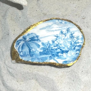 Blue Toile Oyster Shell Ring Dish – Decoupaged Jewelry Holder with Gold Leaf – Coastal Gift, Nautical Decor, Beach Trinket Dish