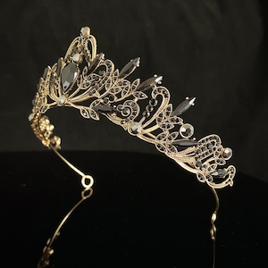 Enchanting Crystal Tiara Crown Exquisite Rhinestone Headband for Princesses, Brides - Perfect Hair Accessory at Weddings, Proms, and Parties
