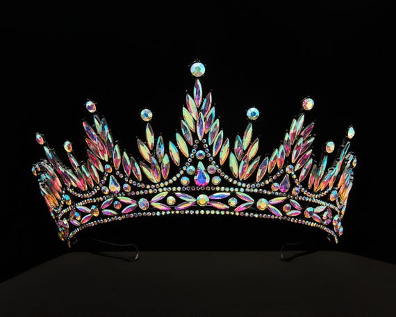 ダイヤモンドティアラハンドメイドブラッククリスタルビーズレディースティアラとクラウンウェディングリボンヘッドバンドブライダルヘアアク 結婚式 ボタニカルティアラ  ハンドメイド ヘアアクセ ティアラ 送料無料 結婚式 ウエディング ウェディング wedding ヘッド ... ダイヤモンドティアラ ハンドメイド ブラック クリスタルビーズ ブライダルティアラ クラウン ラインストーン クラウン ページェント