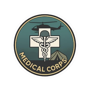 Può includere: Un adesivo rotondo con un simbolo medico alato e una croce, un elicottero e una tenda. Le parole "MEDICAL CORPS" sono stampate in oro sul bordo. Lo sfondo è verde acqua e il bordo è dorato.