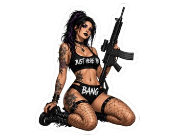 Naklejka z gotycką pin-up, naklejka na karabin taktyczny, prezent dla posiadacza broni, odważny humorystyczny rysunek dziewczyny pin-up dla dorosłych, naklejka na lodówkę turystyczną