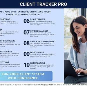 Puede incluir: Gr&aacute;fico de marketing digital para "Client Tracker Pro" con 10 pesta&ntilde;as, instrucciones escritas y un tutorial narrado de YouTube. Incluye un panel inteligente, un rastreador de clientes y un administrador de facturas. Una mujer usa una computadora port&aacute;til.