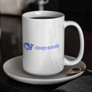 DeepSeek AI-mok: keramische koffiekop van 15 oz voor liefhebbers van technologie