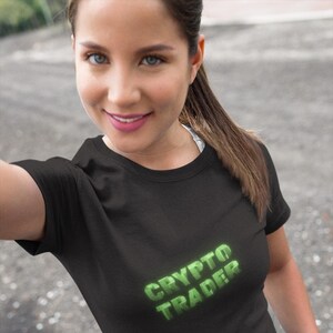 Krypto Trader Neon T-Shirt, Baumwolle Unisex Blockketten-Handelsshirt, perfektes Geschenk für Kryptogeld-Enthusiasten und Technologie-Nerds
