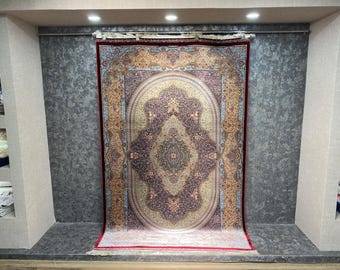 150x250er Bambus-Seidenteppich: Klassisches türkisches Design, Roter Akzent