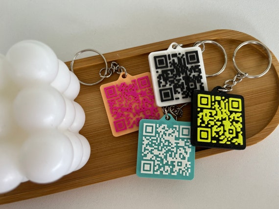Personalisierbarer 3D-gedruckter QR-Code Schlüsselanhänger | URL, WiFi, Instagram, Bitcoin | Modernes Accessoire für digitale Vernetzung