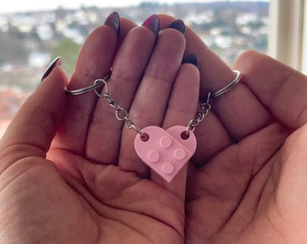 Love Couple Keychains - 2 piece heart keychain in Lego design, perfect for couples