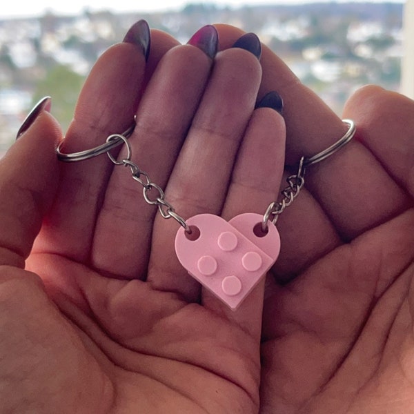 Love Couple Keychains - 2 piece heart keychain in Lego design, perfect for couples