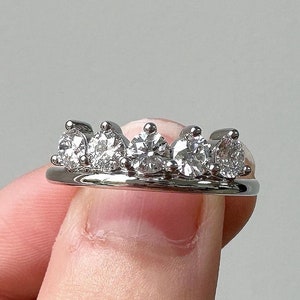 Caratlane rings for her with price discount