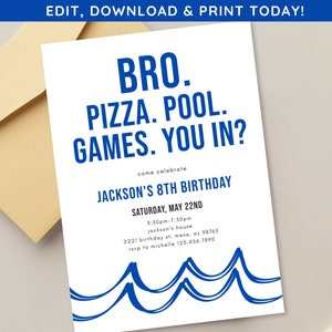 Op de afbeelding: Blauwe en witte verjaardagsuitnodiging met de tekst "BRO. PIZZA. POOL. GAMES. YOU IN?" en details voor Jacksons 8e verjaardag.