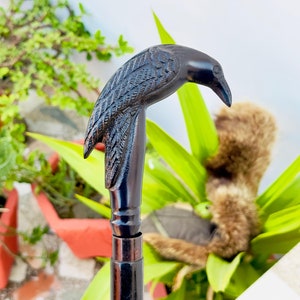 ビクトリア朝のRAVENハンドクラフトウォーキングスティックステッキ、レイヴンクロウハンドルウォーキングスティックステッキ、ハンドクラフト木製ステッキ、誕生日プレゼント、クリスマスプレゼント
