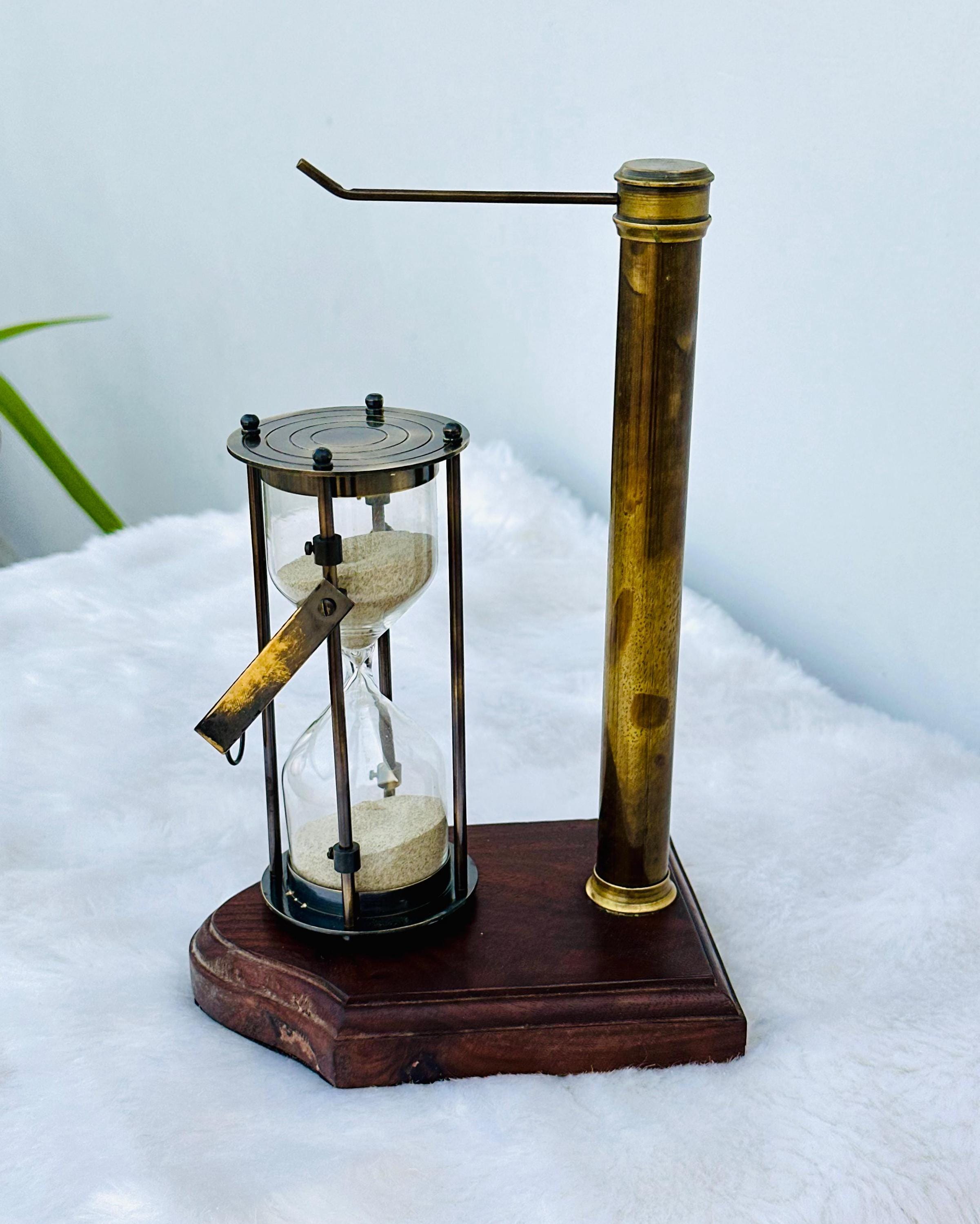 パーソナライズされた航海用真鍮砂時計、木製ベース付き装飾サンド