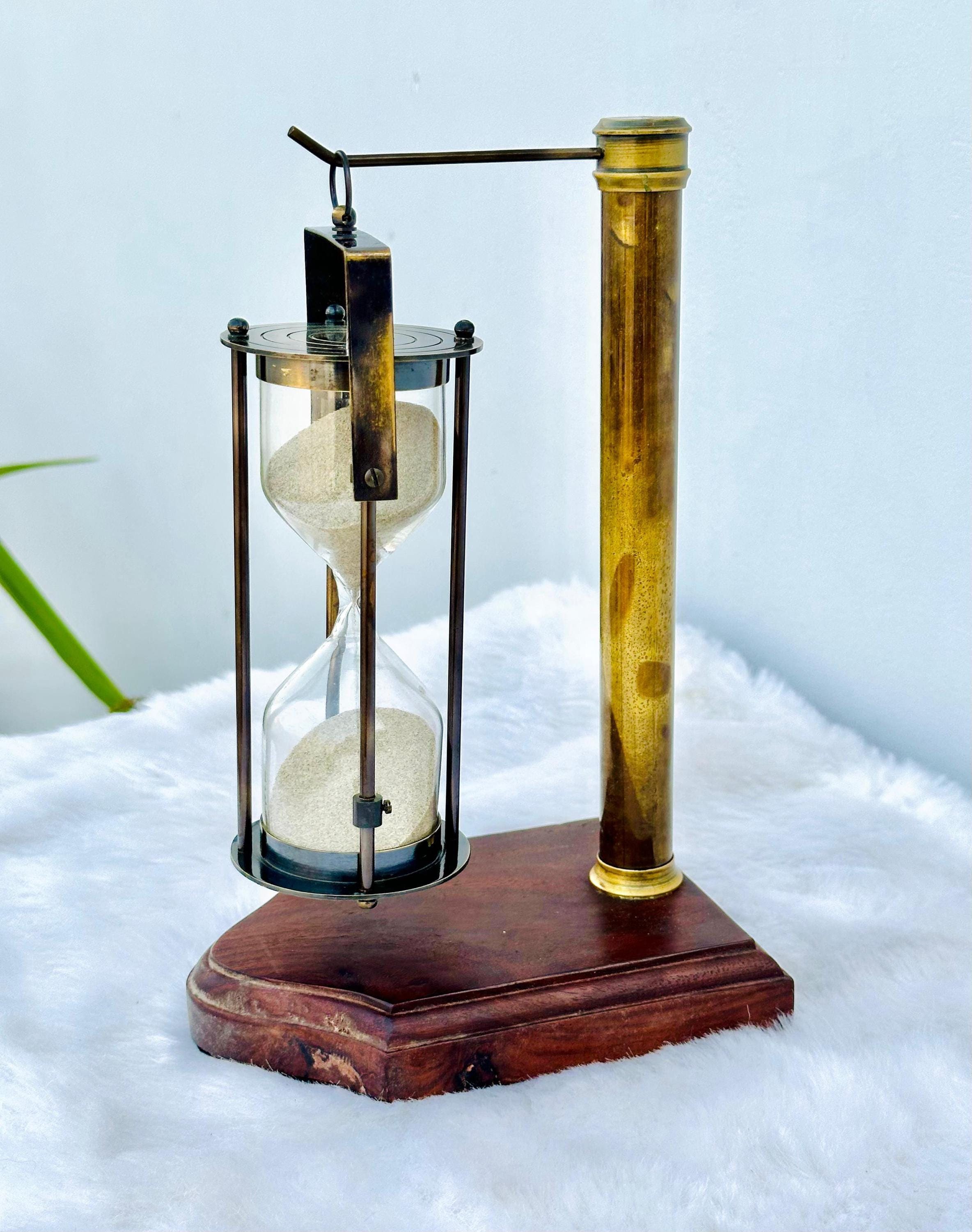 パーソナライズされた航海用真鍮砂時計、木製ベース付き装飾サンド