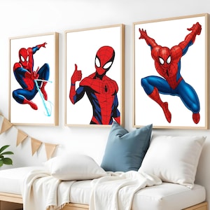 Könnte beinhalten: Drei gerahmte Kunstdrucke mit Spider-Man in verschiedenen Actionposen. Jeder Druck zeigt Spider-Man in seinem ikonischen rot-blauen Anzug, mit dynamischen Posen und Spinnennetz-Details. Die Rahmen sind hellholzfarben.