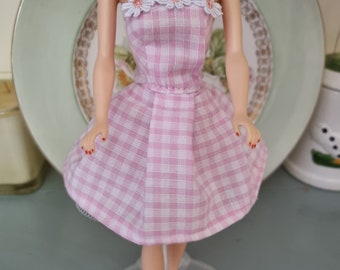 PDF Pink and White Gingham Dress, easy sewing pattern, for 30cm Fashion dolls.