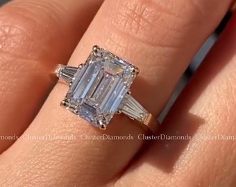 Anello di fidanzamento con moissanite incolore taglio smeraldo da 3,5 ct, anello con tre pietre, anello trilogia con taglio smeraldo, anello in oro 10 carati con pietra laterale baguette affusolata