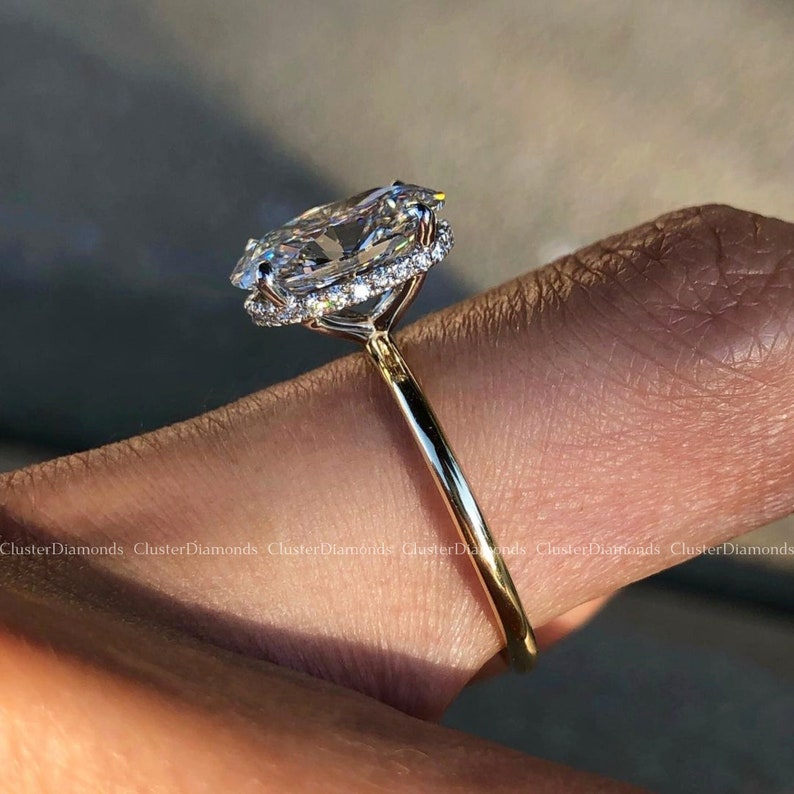 4 CT klassieke ovaal geslepen Solitaire diamanten ring, prachtige verborgen Halo jubileumring, 925 sterling zilveren ring, Moissanite ovale belofte ring afbeelding 1